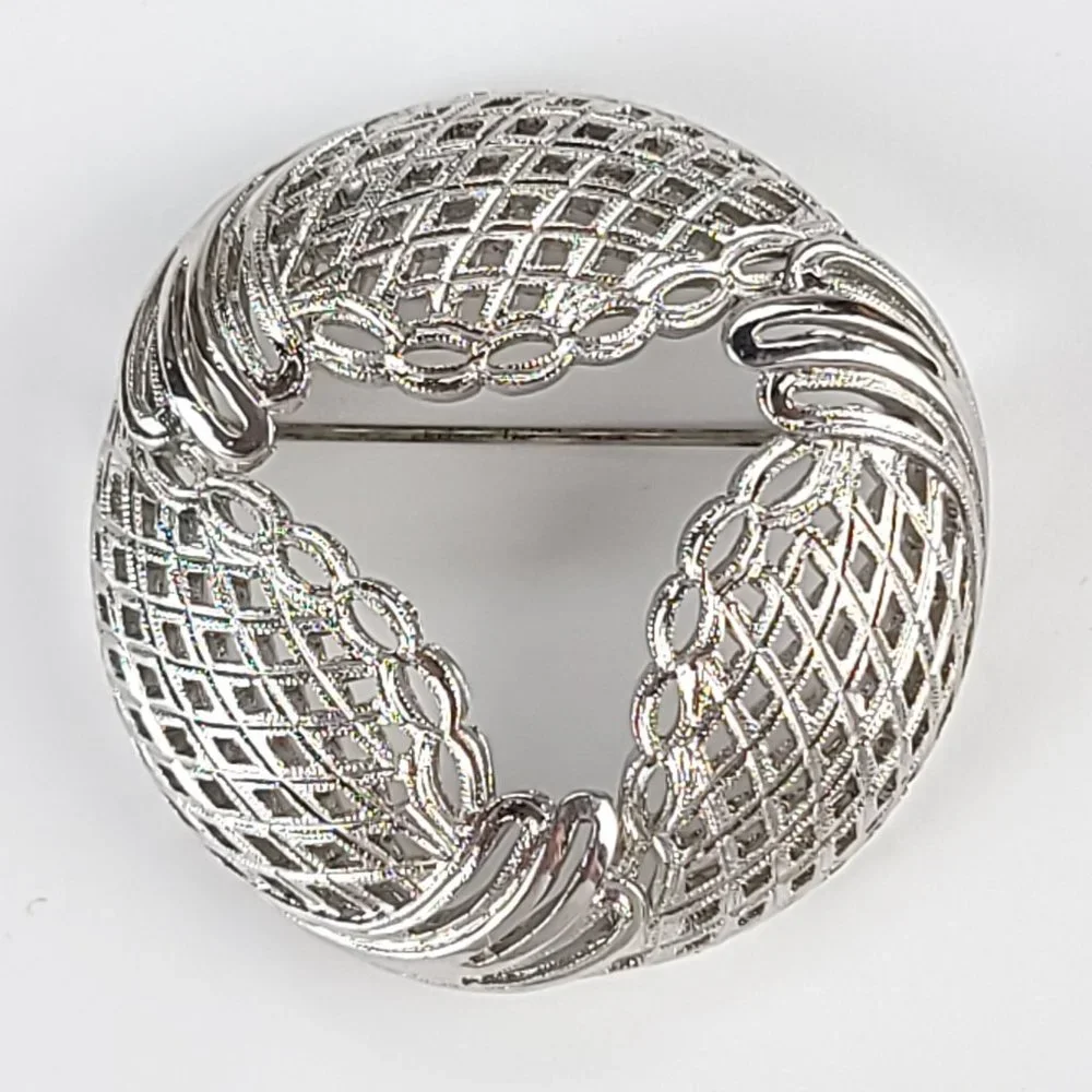 Vintage Monet Silver Tone Lattice Openwork Circle Brooch Pin‎ Wreath Geometric